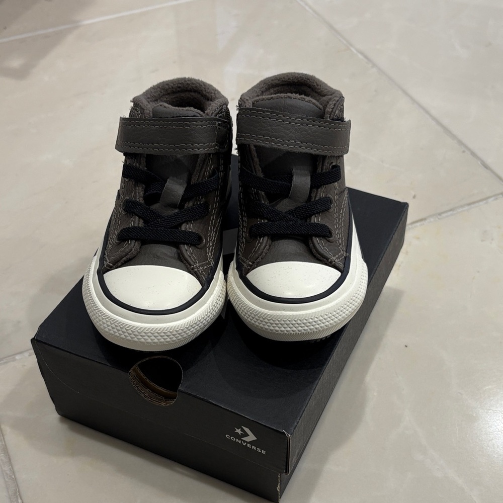 NWT Converse TODDLER High-Top Sneakers
